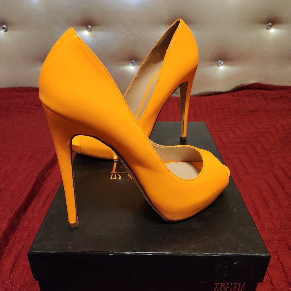Women's size 6.5 Orange Open Toe Pump